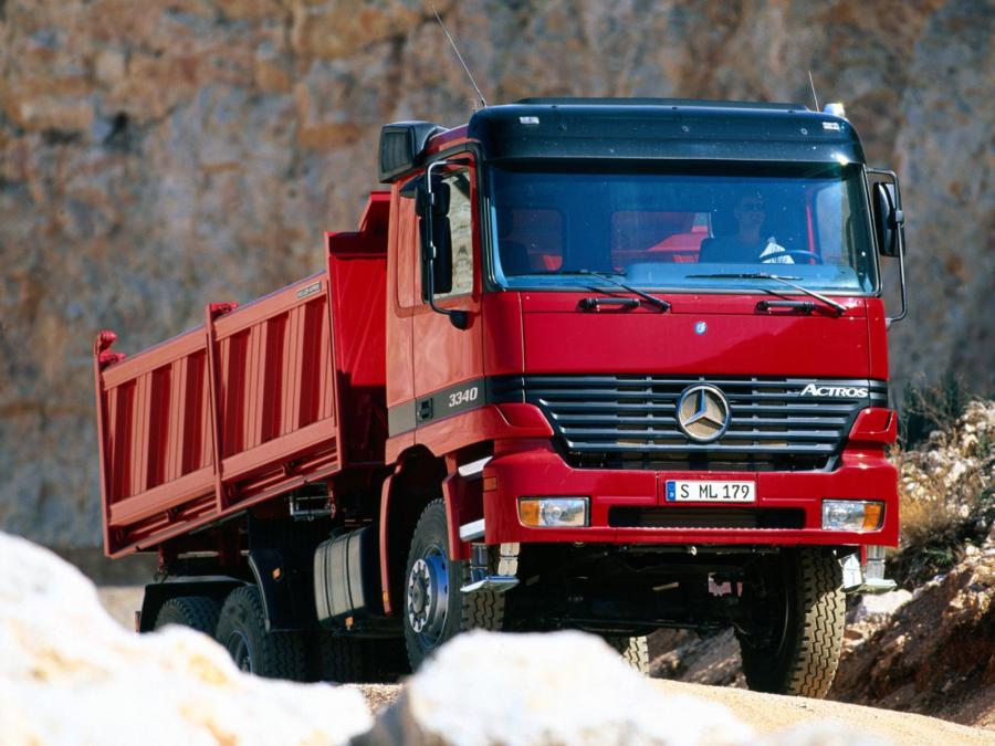  Mercedes-Benz Actros 3340 1997 года  (фото 3 из 26)